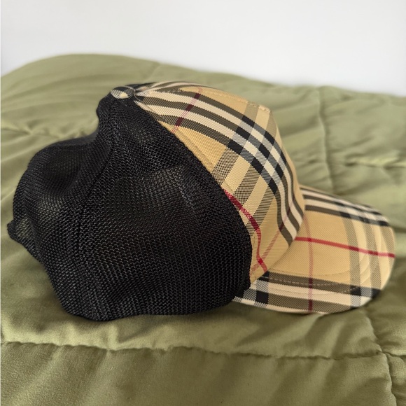 Burberry Check and Mesh Cap
Archive Beige